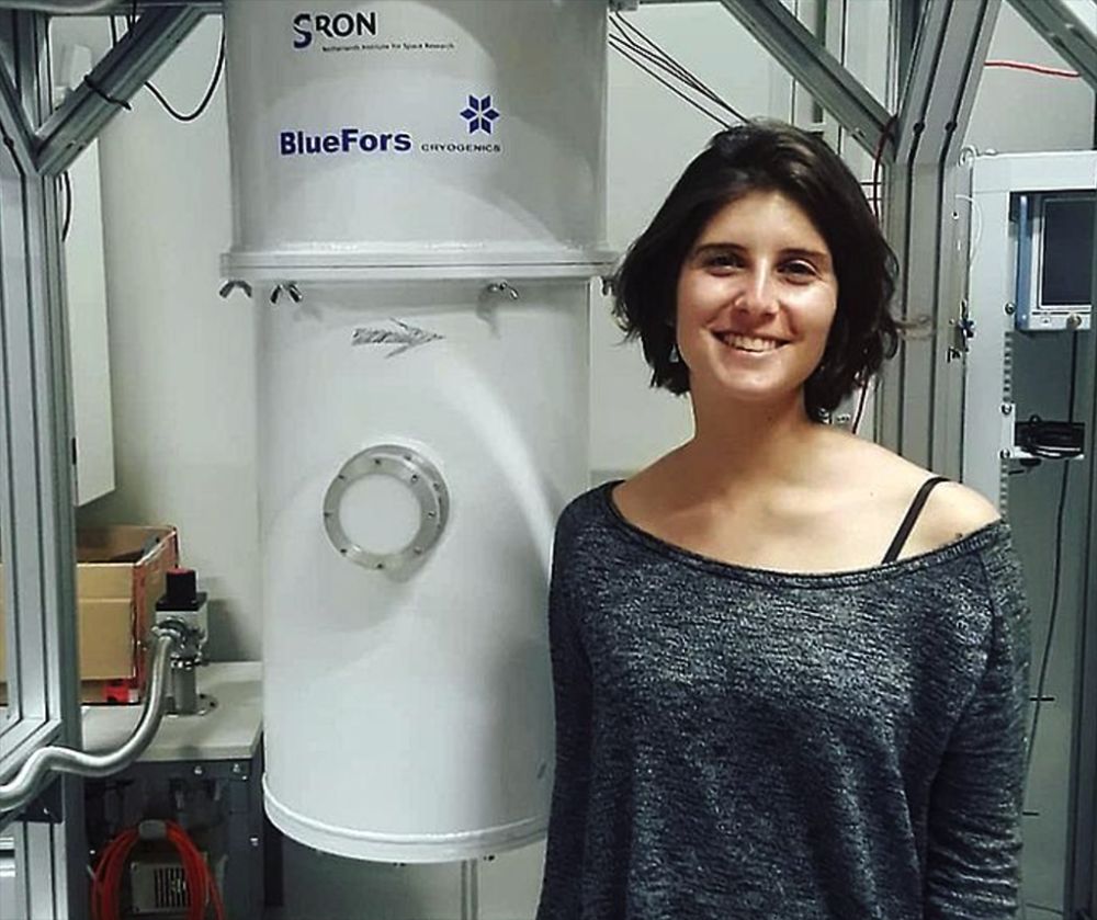 La divulgadora del Observatorio Astronómico Nacional de la Universidad de Chile, Bernardita Ried, muestra su preocupación por "estas constelaciones espaciales orbitando la Tierra, generando contaminación lumínica y afectando las observaciones astronómica por otro lado”.